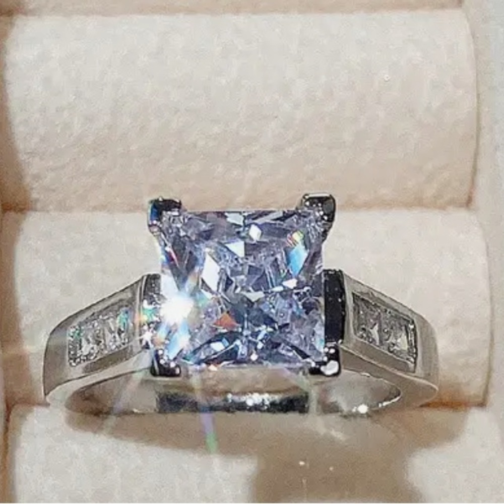 ⚜️ Bridal Engagement Ring with Square Gemstone - Picture 5 of 6